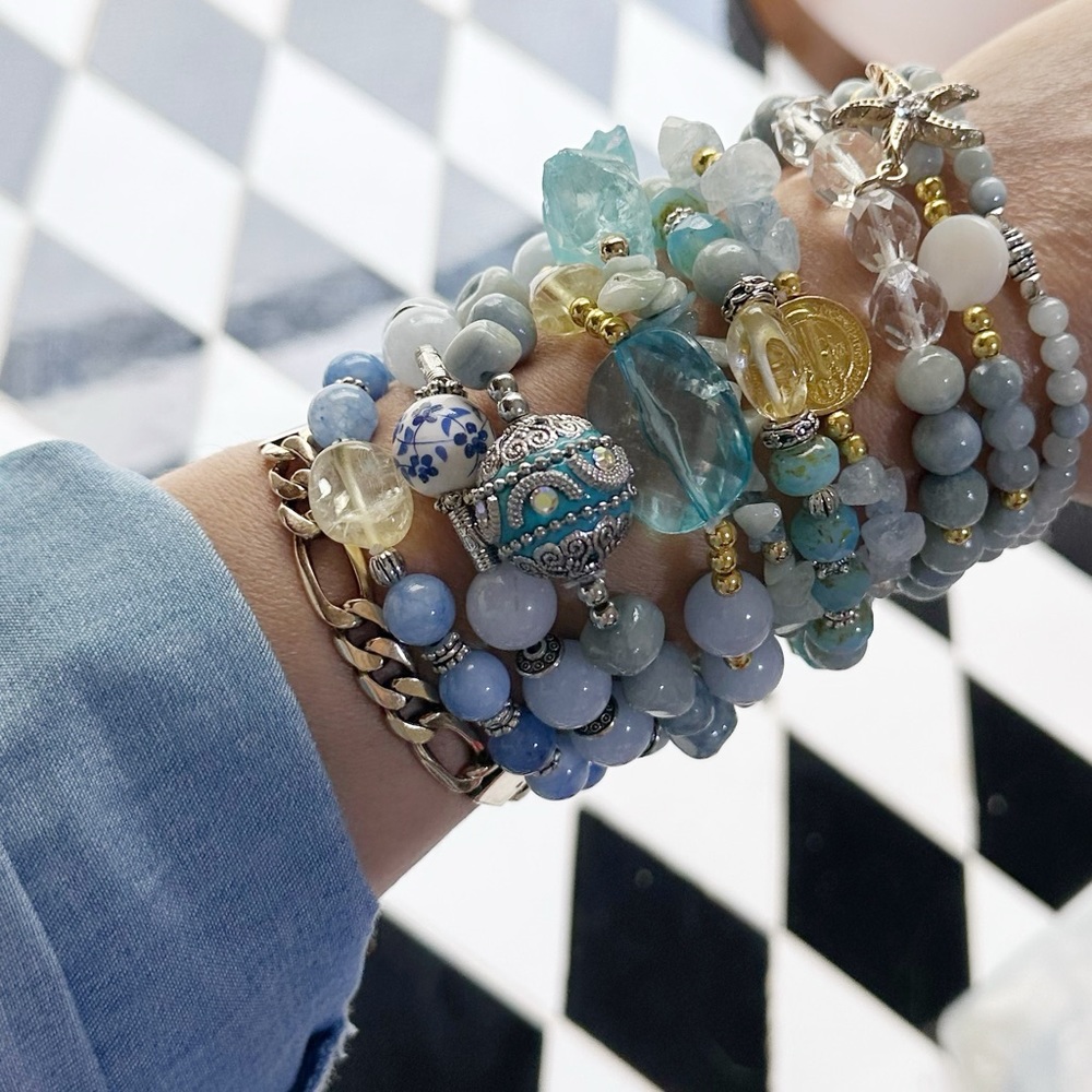 Aquamarine beaded bracelet/manifesting Tranquility and peace healing crystal - Picture 6 of 8